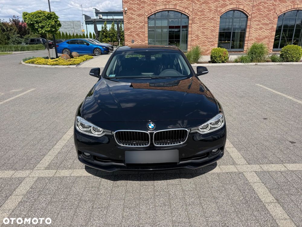 BMW Seria 3 318i - 5