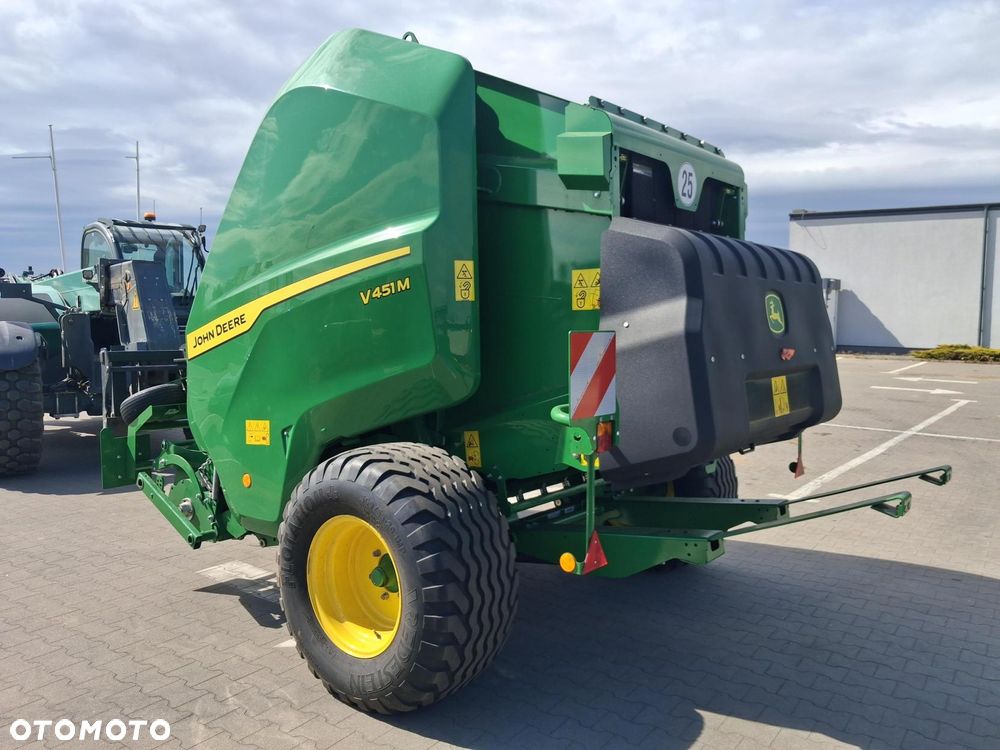 John Deere V451M - 3