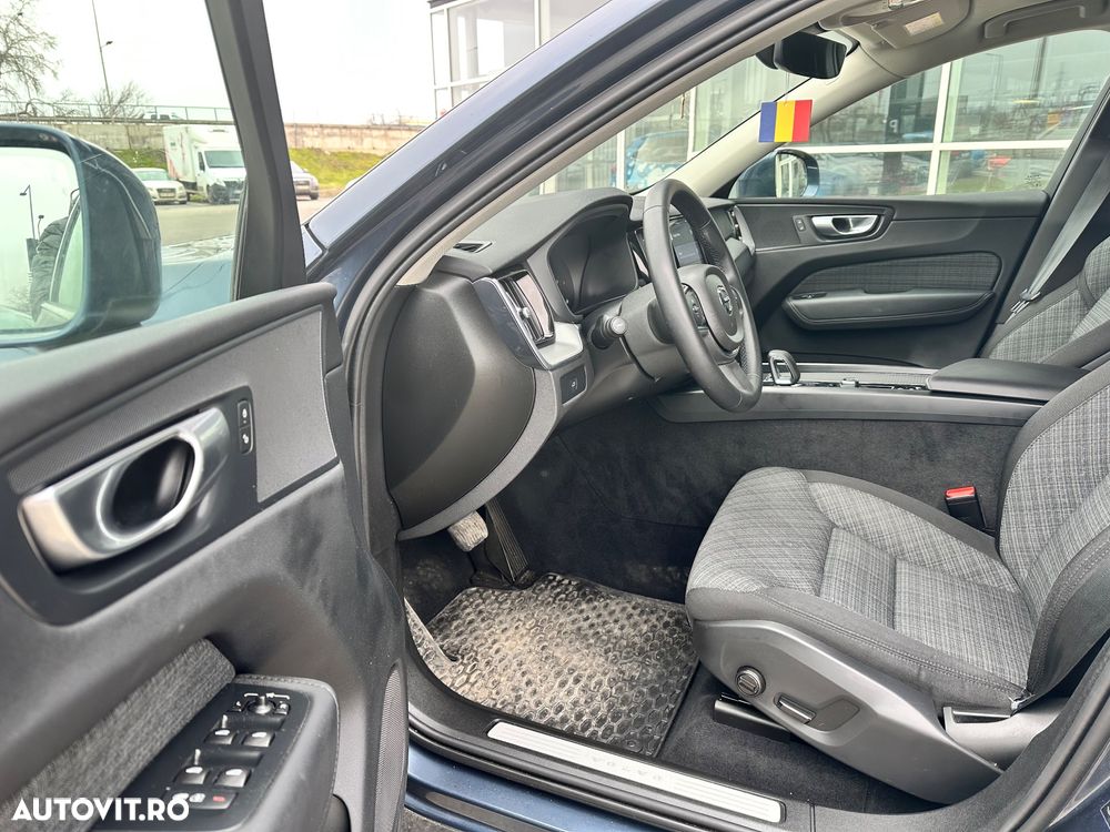 Volvo XC 60 B4 MHEV AT8 FWD Momentum Pro - 13