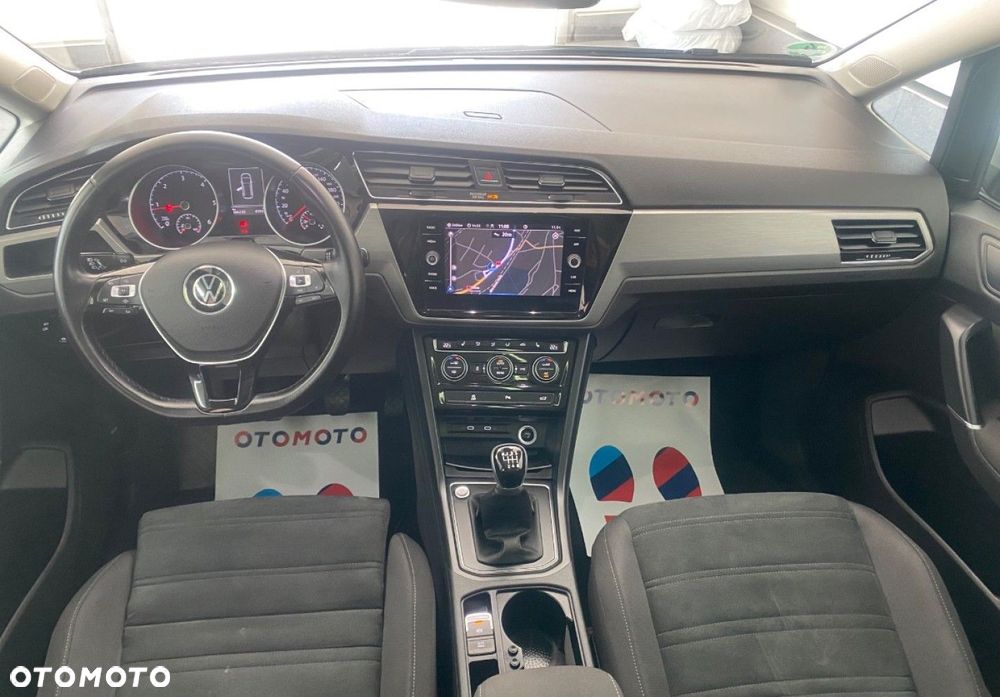 Volkswagen Touran - 8