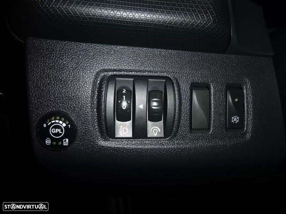 Renault Clio 0.9 TCe Limited Bi-Fuel - 16