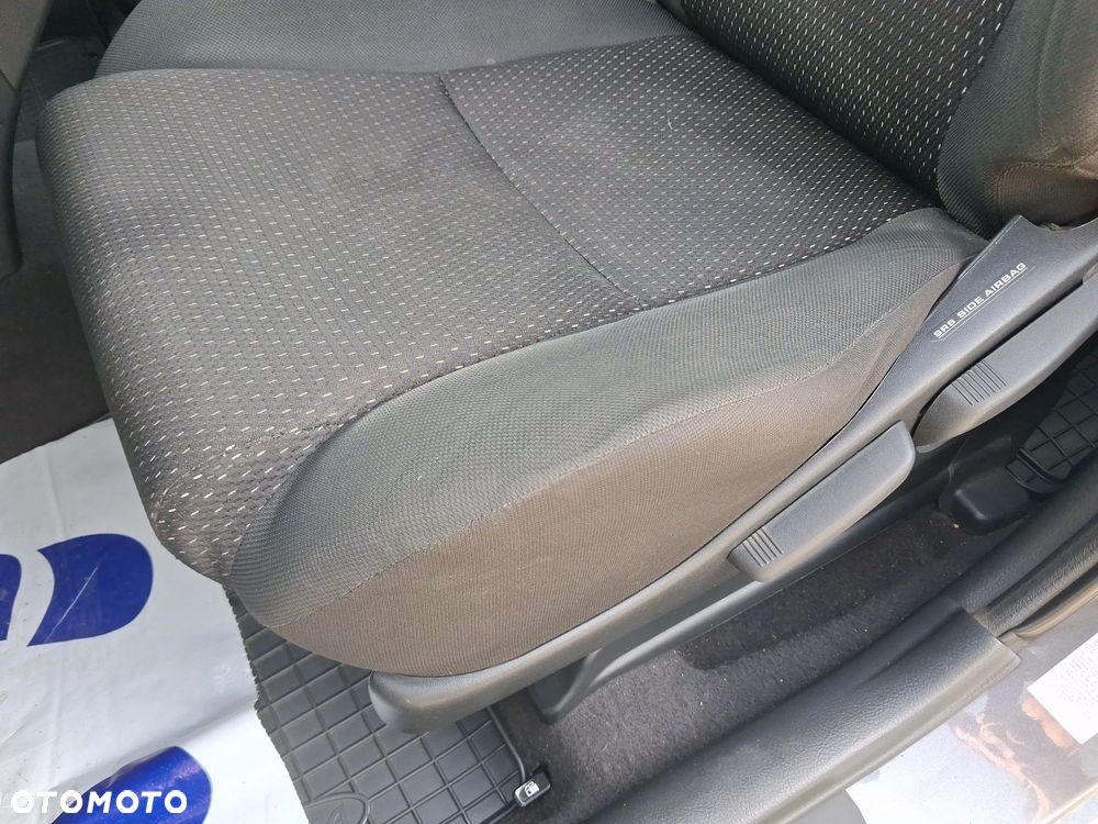 Toyota Corolla Verso 2.2 D-4D Premium + 7os - 12