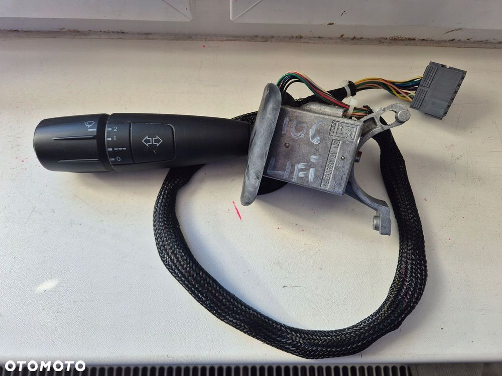 PRZEŁĄCZNIK MANETKA WYCIERACZEK KIERUNKOWSKAZÓW DAF XF 106 LIFT 2122030 - 1