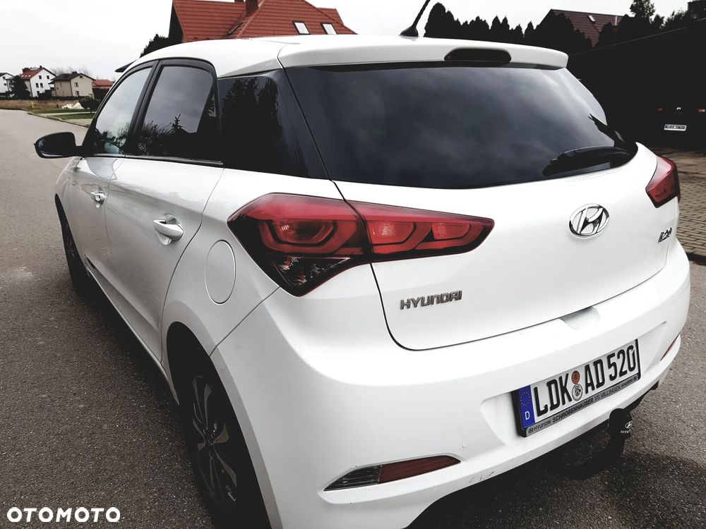 Hyundai i20 blue 1.2 Trend - 15