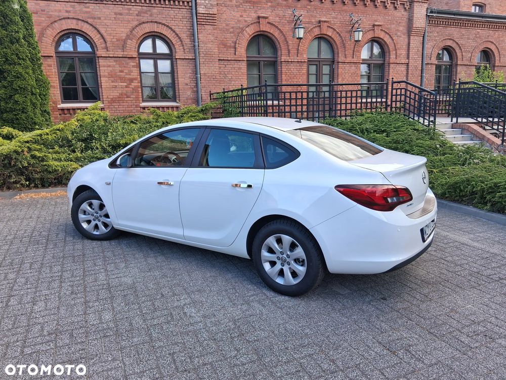 Opel Astra 1.6 Business EU6 - 17