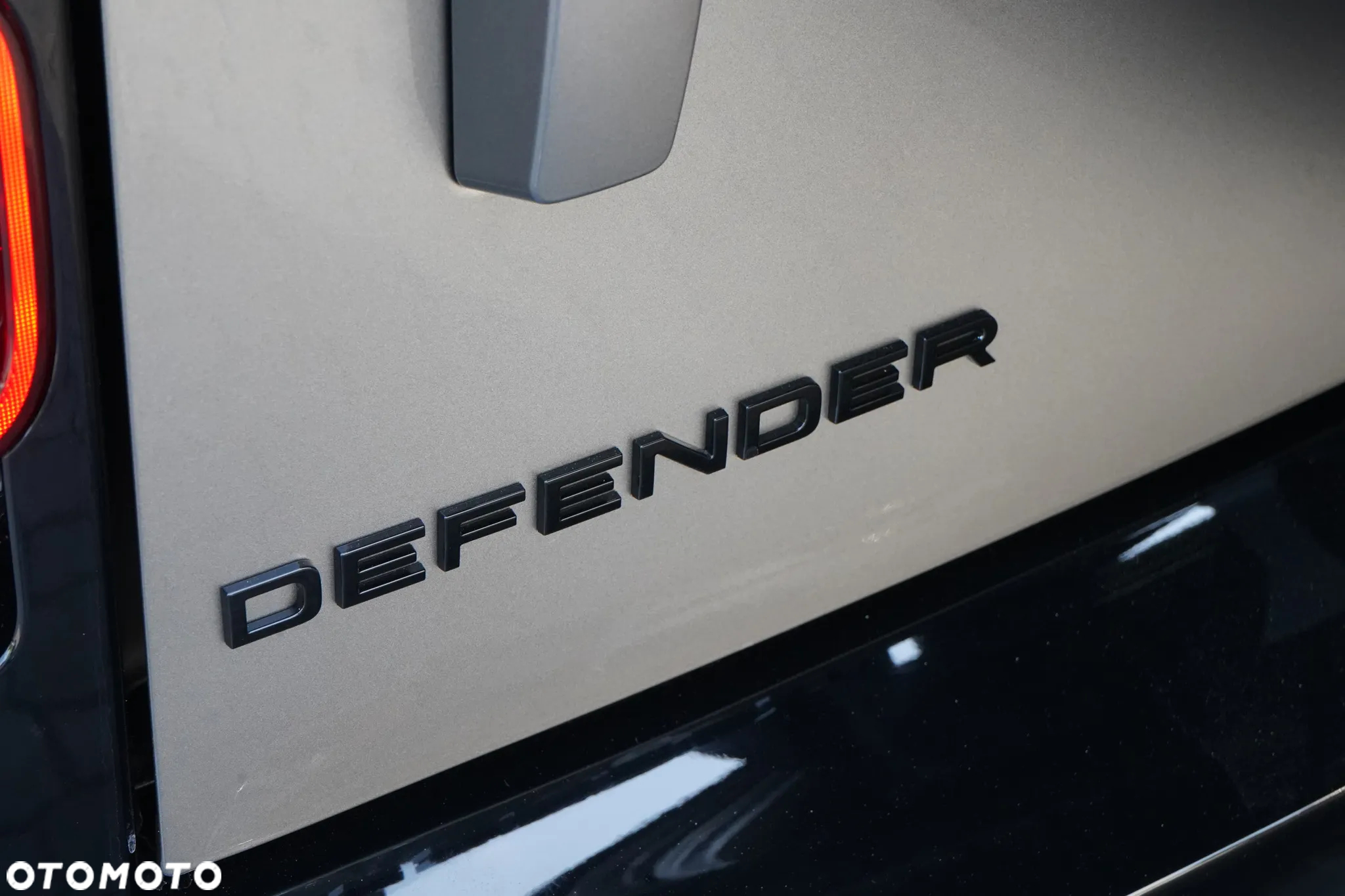 Land Rover Defender - 10