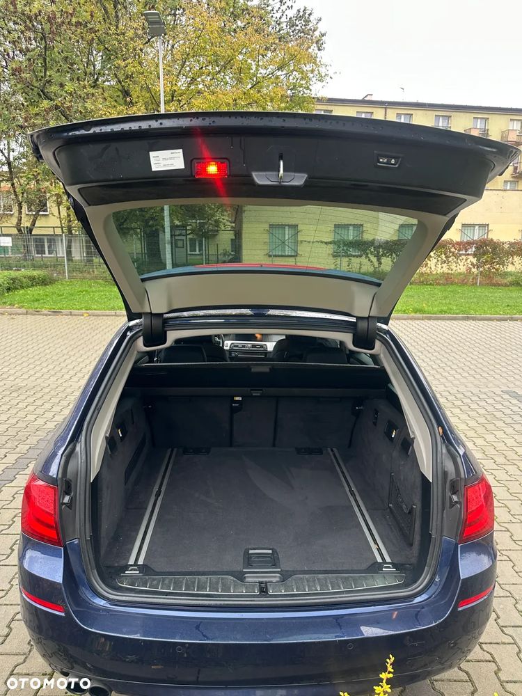 BMW Seria 5 525d Touring - 8
