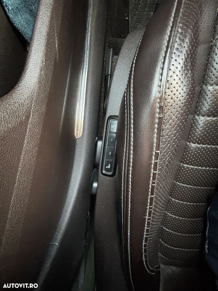 Volkswagen Passat Variant 2.0 TDI DSG 4Motion Highline - 25