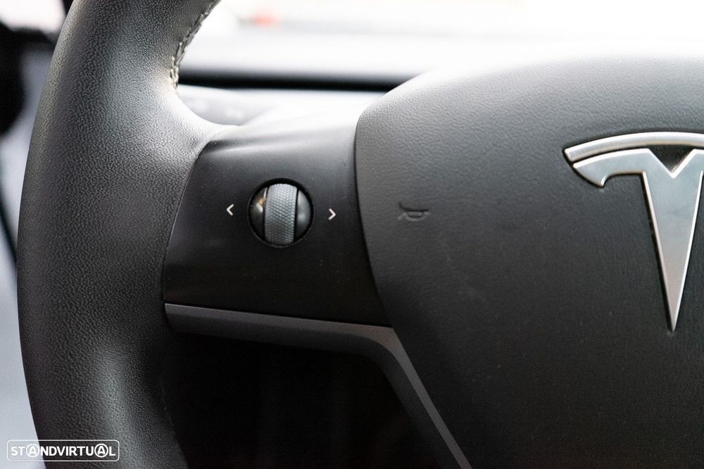 Tesla Model 3 Long-Range Dual Motor AWD - 32