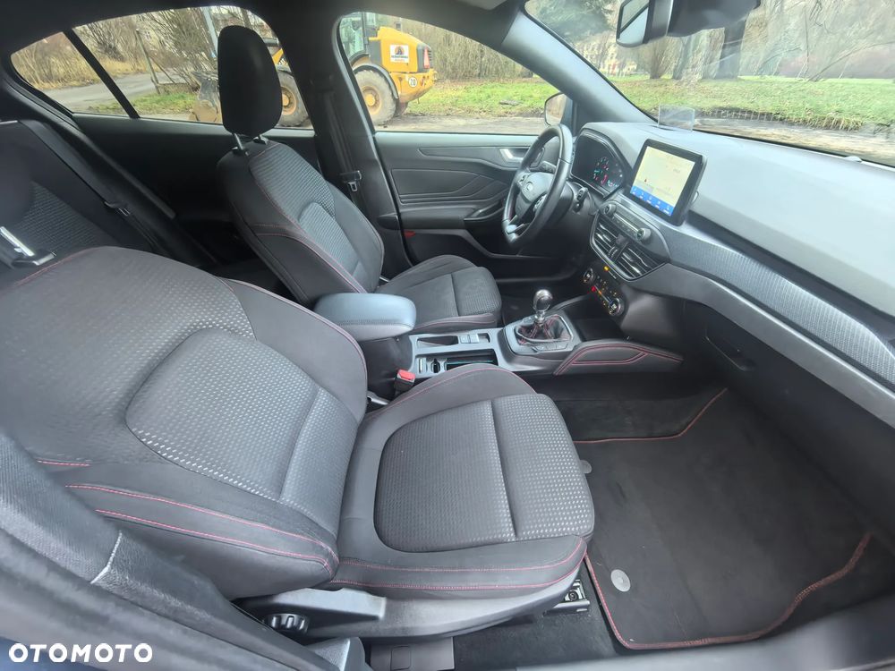 Ford Focus 1.0 EcoBoost Start-Stopp-System ST-LINE STYLE - 31