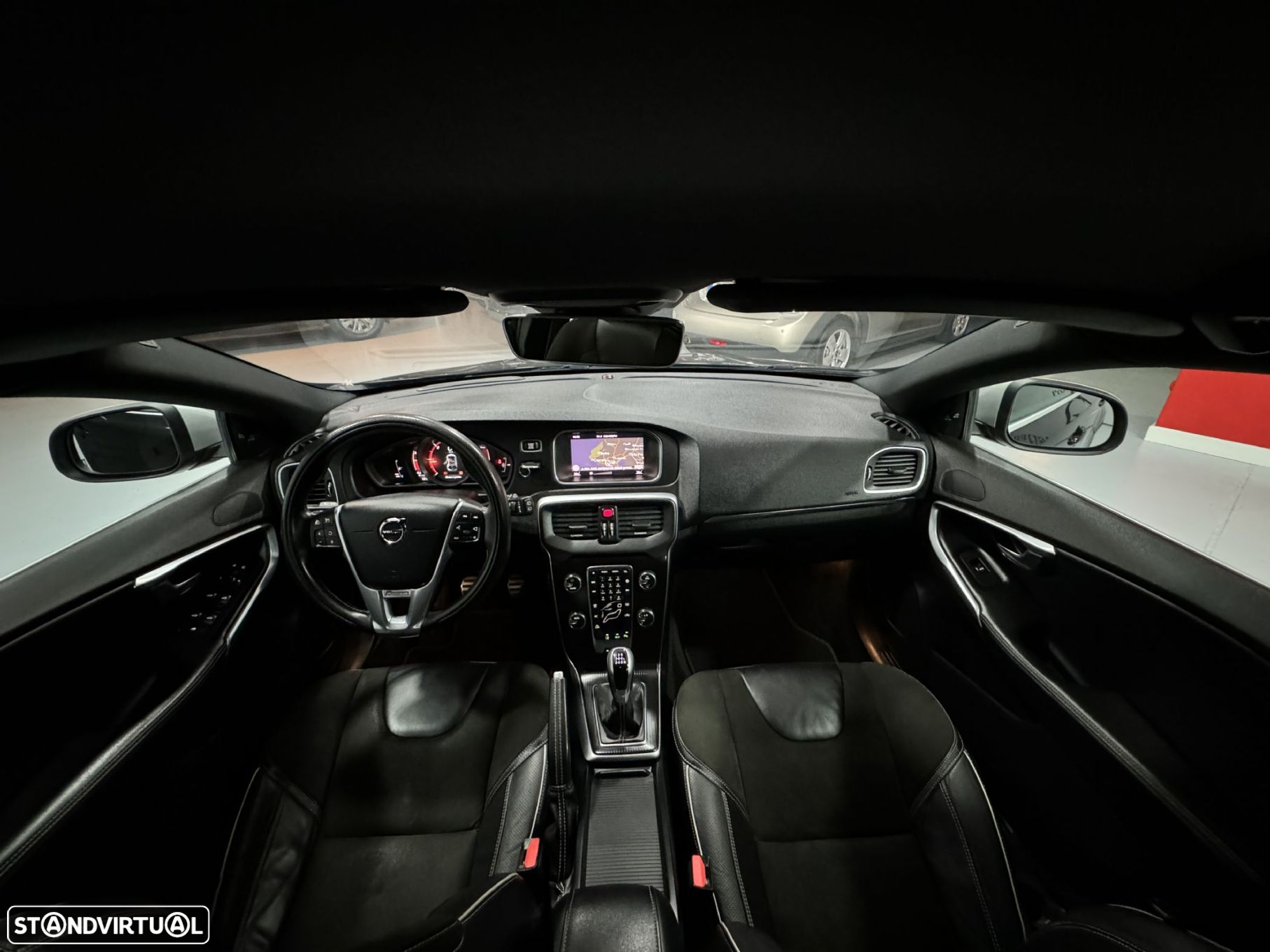 Volvo V40 2.0 D2 R-Design - 36