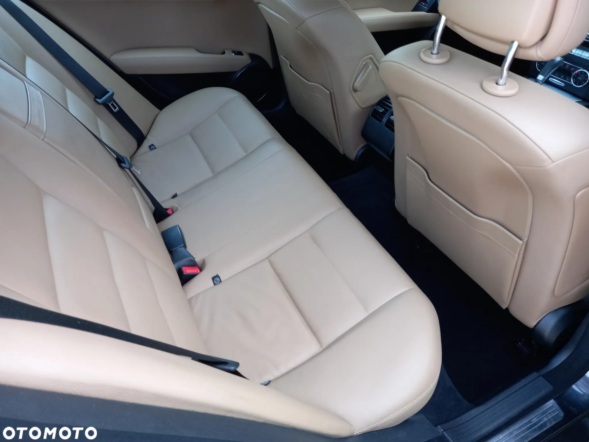 Mercedes-Benz Klasa C 250 CGI BlueEff Avantgarde - 16