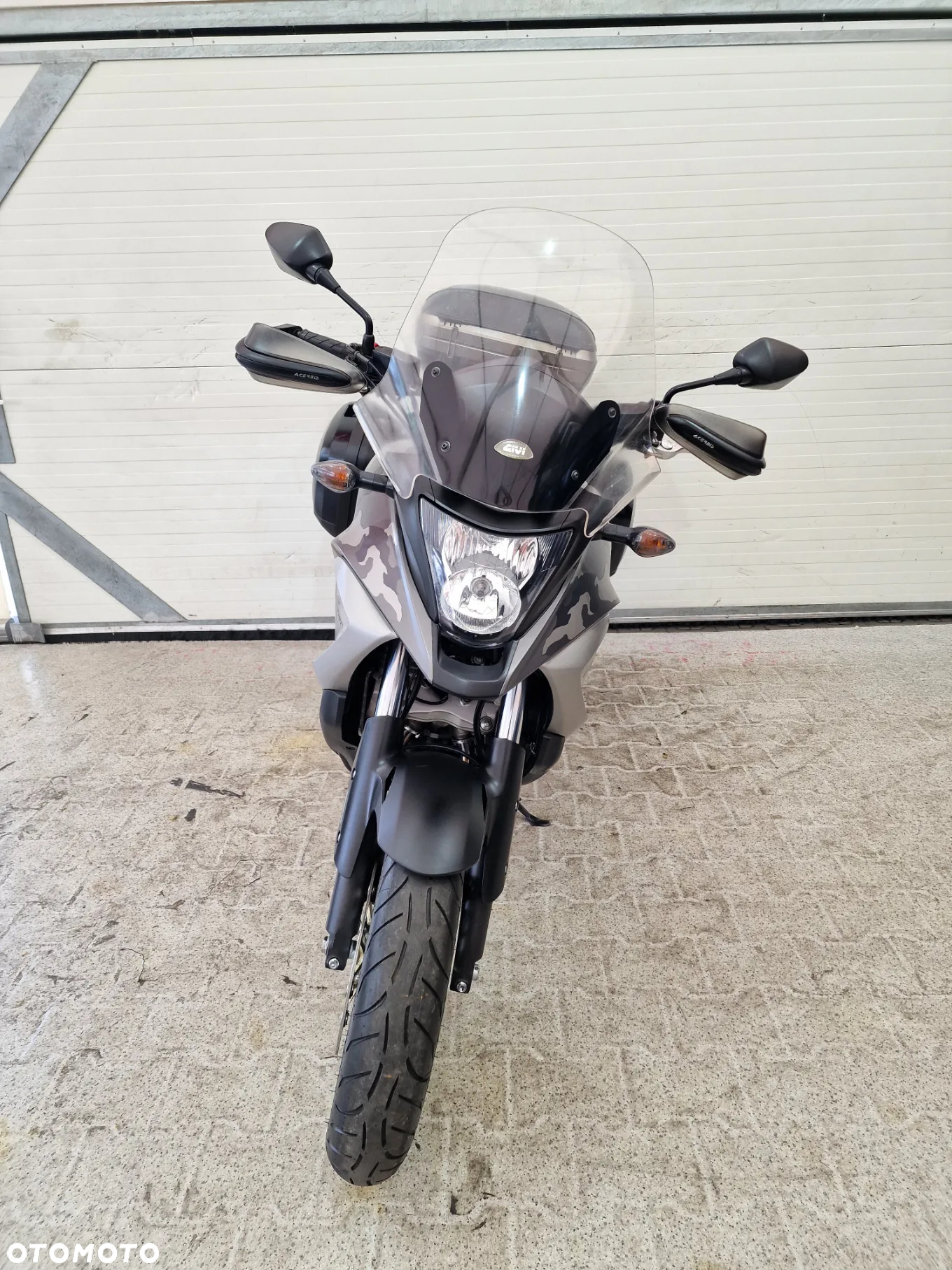 Honda VFR - 16