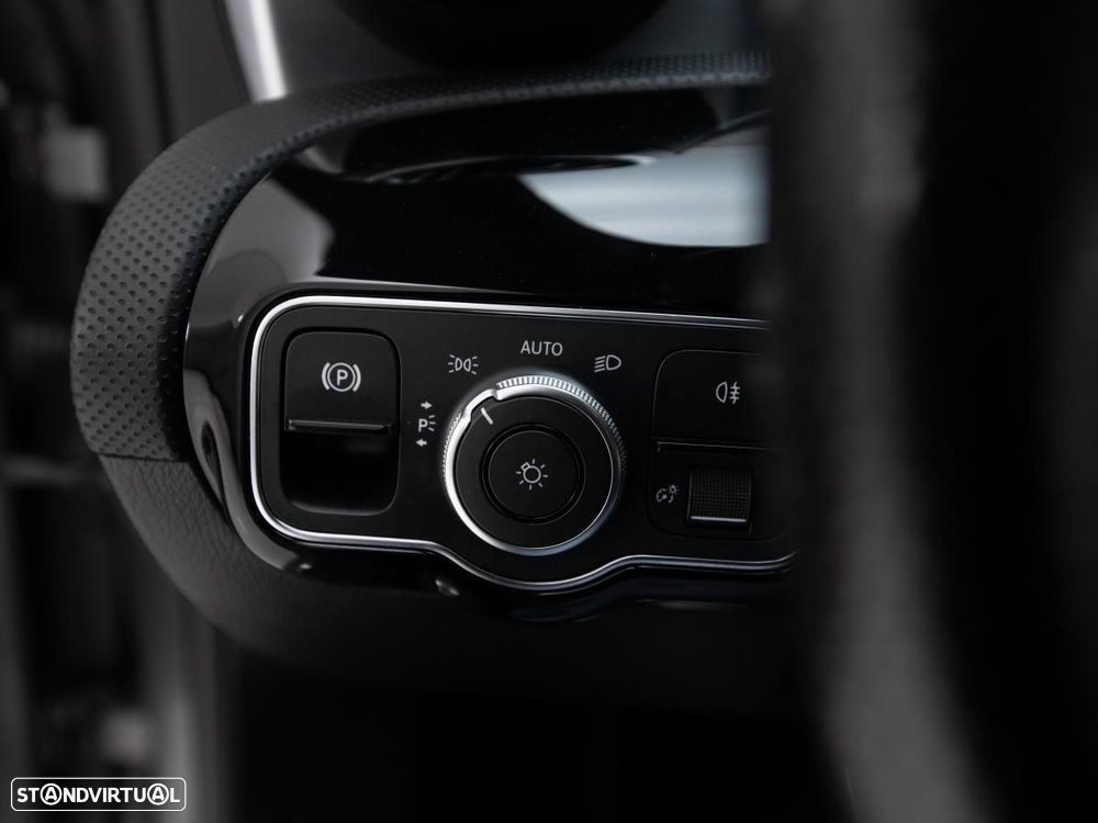 Mercedes-Benz CLA 180 d Shooting Brake AMG Line Aut. - 16