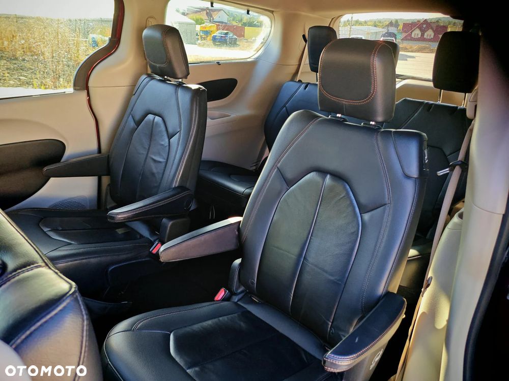 Chrysler Pacifica - 13