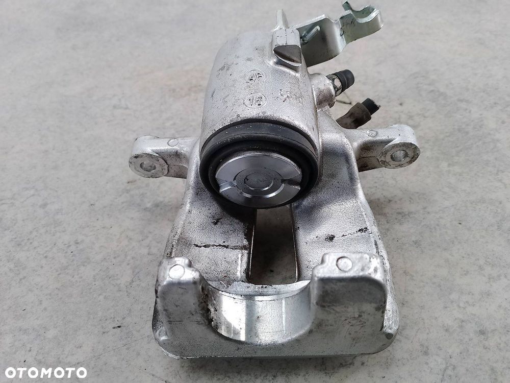 ZACISK HAMULCOWY PRAWY TYŁ VW GOLF V TH793 CZH1267 ABE 1.4 TSI - 5