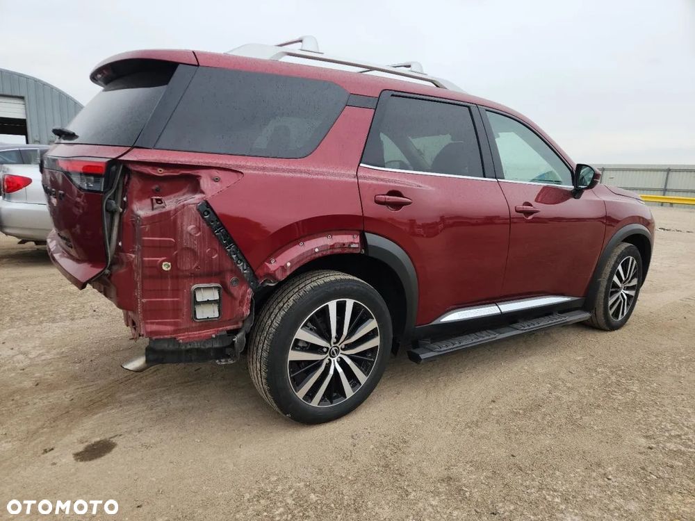 Nissan Pathfinder - 4
