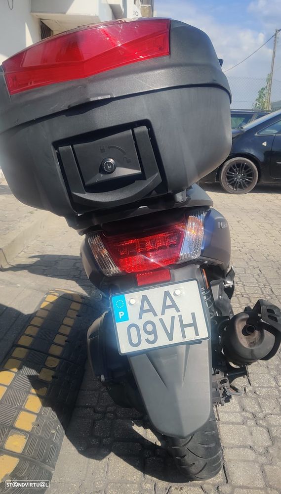 Yamaha NMAX 125 - 9