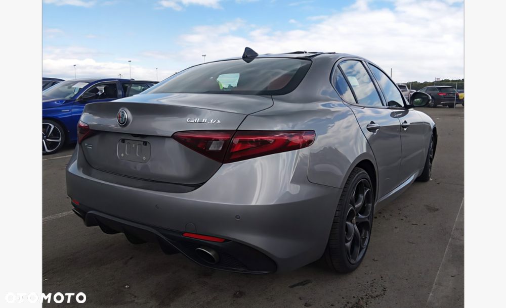 Alfa Romeo Giulia - 8