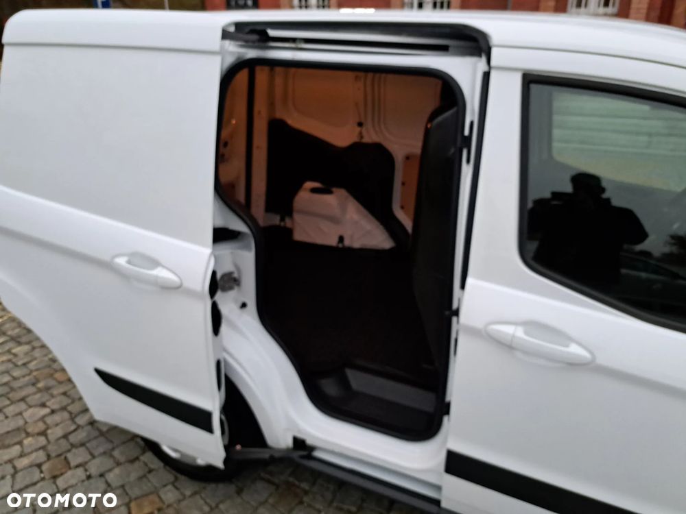 Ford Transit Courier - 24
