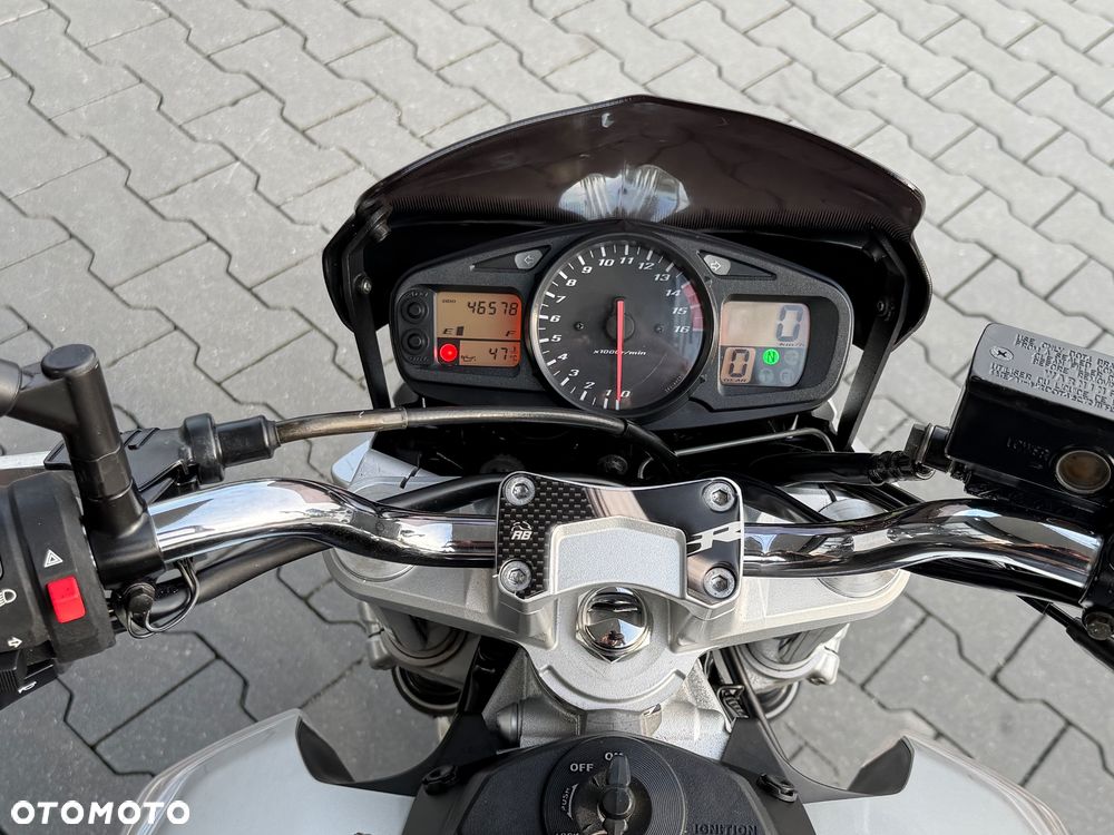 Suzuki GSR - 23