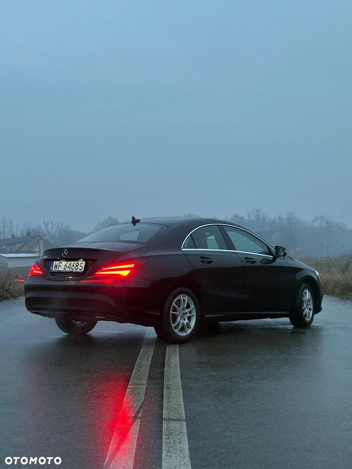 Mercedes-Benz CLA 180 7G-DCT - 17