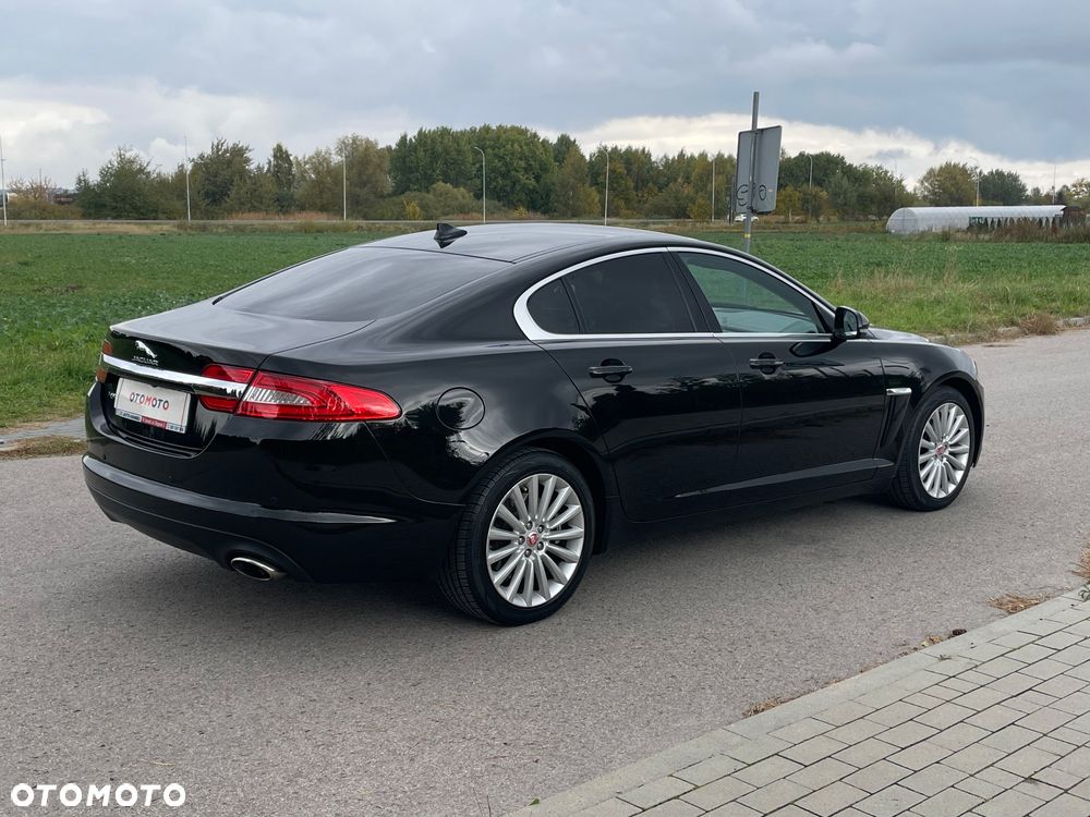 Jaguar XF 2.2 D Premium Luxury - 32