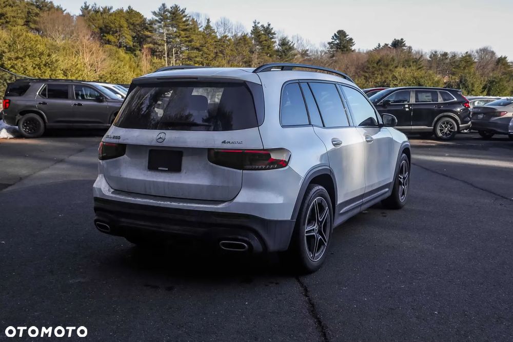 Mercedes-Benz GLB 250 4Matic 8G-DCT AMG Line - 3