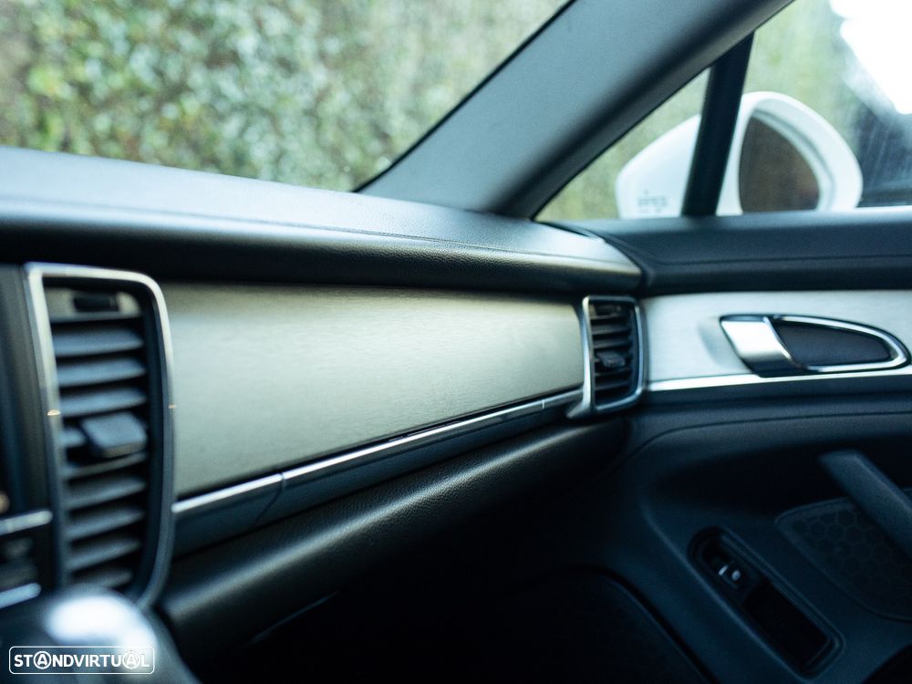 Porsche Panamera Standard - 40