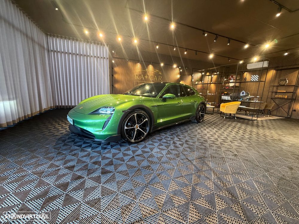 Porsche Taycan Cross Turismo 4S - 11