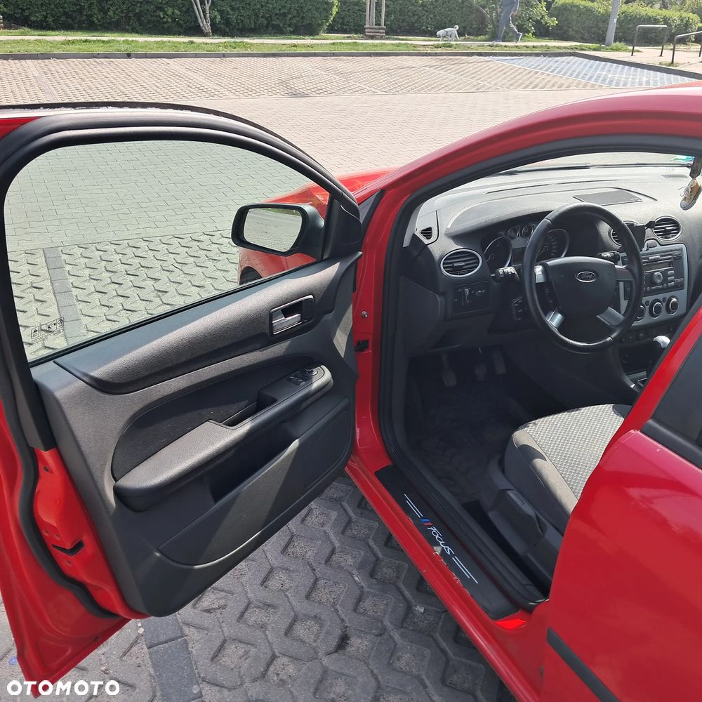 Ford Focus 1.6 16V Ambiente - 24