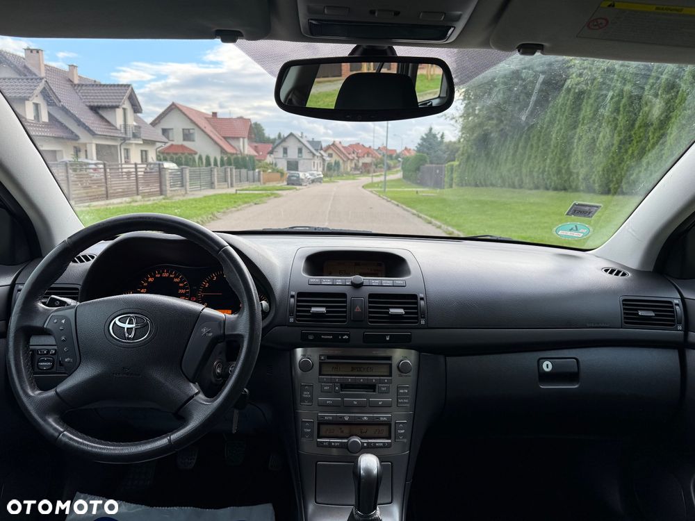 Toyota Avensis - 14