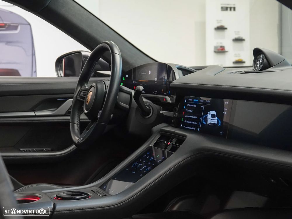 Porsche Taycan Turbo S - 26