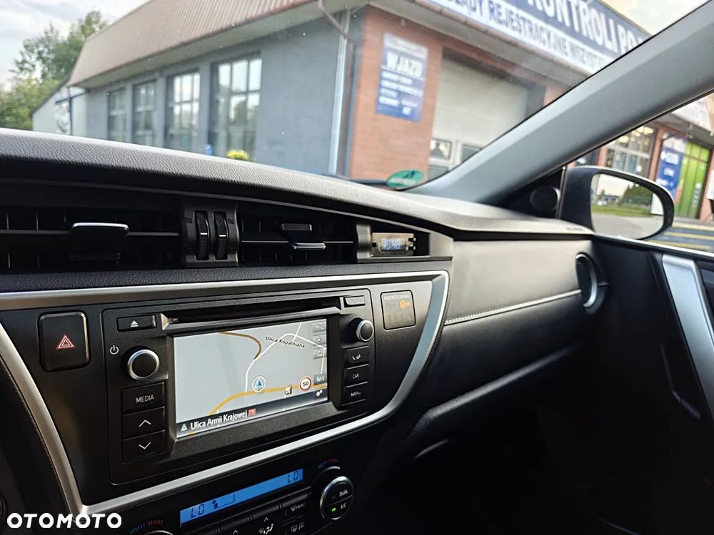 Toyota Auris 1.6 Premium Comfort MS - 28