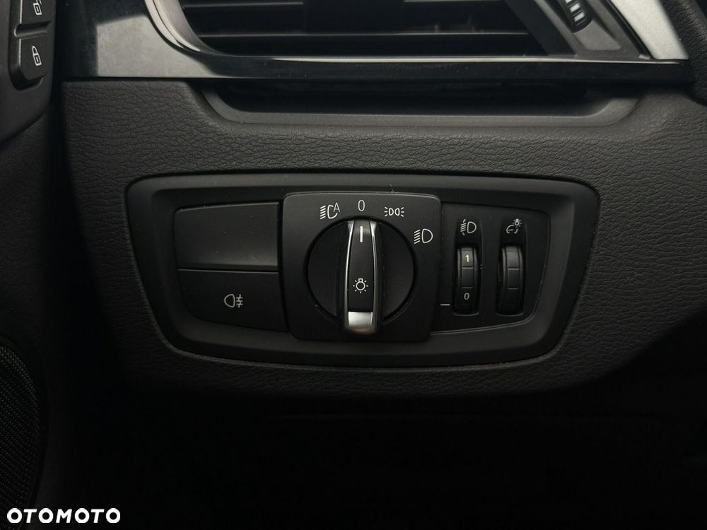 BMW X1 sDrive18i GPF xLine - 33