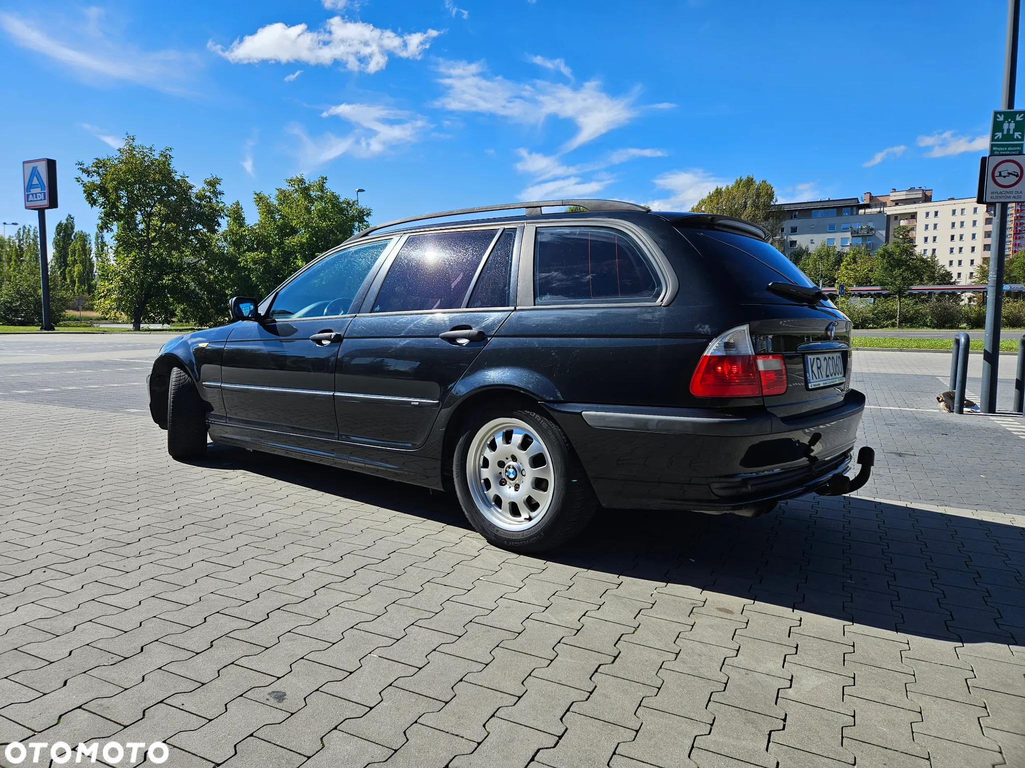 BMW Seria 3 318i Touring - 14