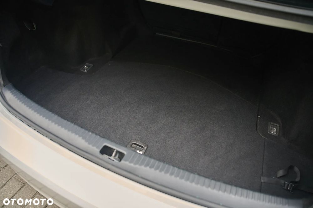 Lexus IS 200t / 300 F Sport - 22