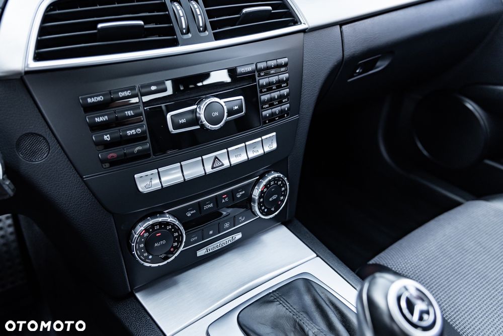 Mercedes-Benz Klasa C 180 (BlueEFFICIENCY) 7G-TRONIC Avantgarde - 33