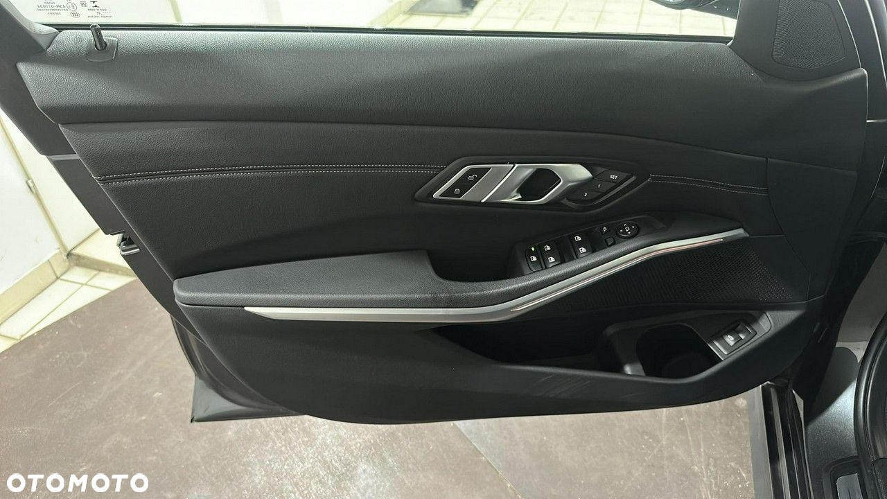 BMW Seria 3 - 12