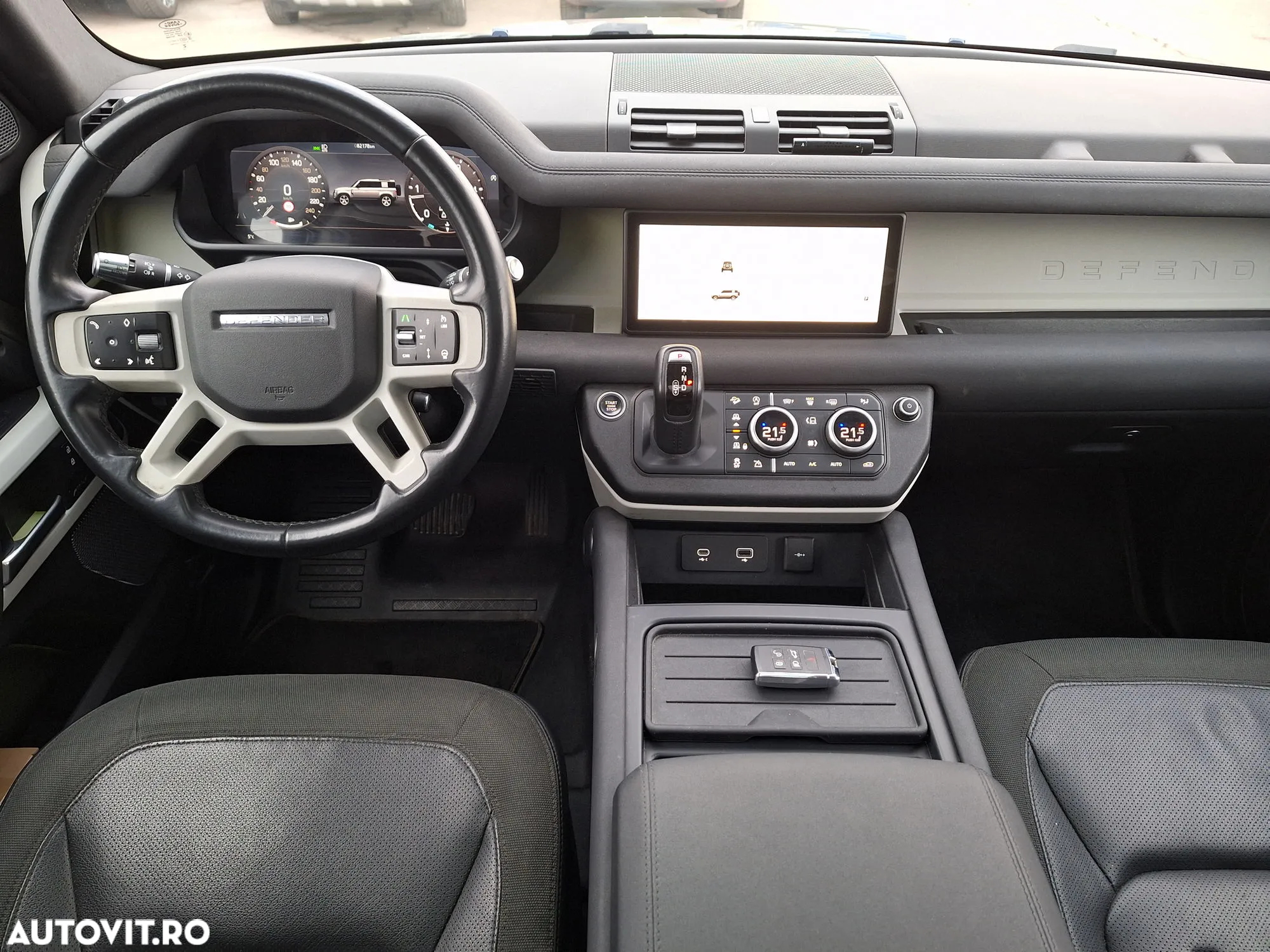 Land Rover Defender 110 2.0L D240 SE - 11