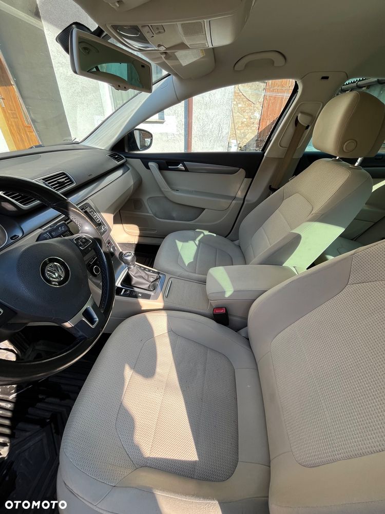 Volkswagen Passat 1.6 TDI DPF BlueMot Comfortline - 6