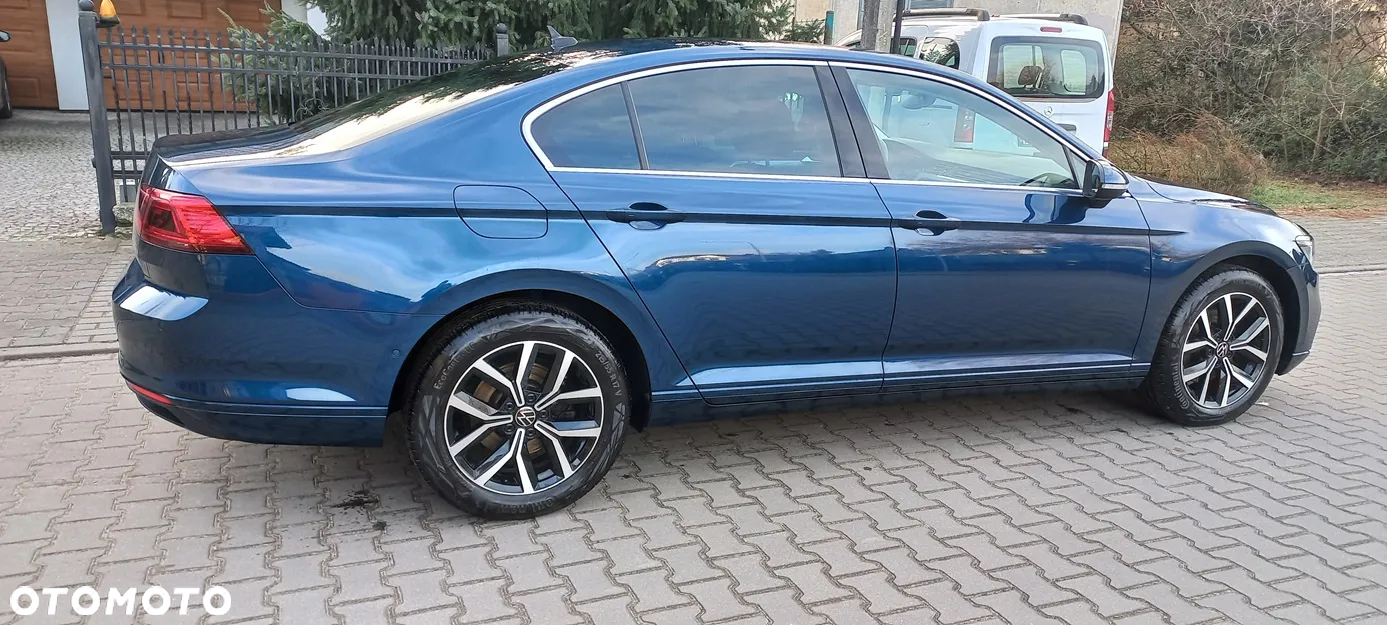 Volkswagen Passat - 4