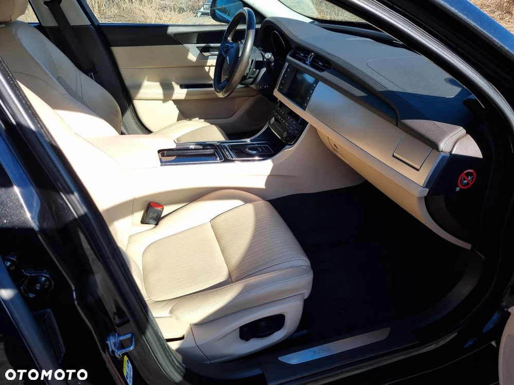 Jaguar XF 3.0 TDV6 Prestige - 22