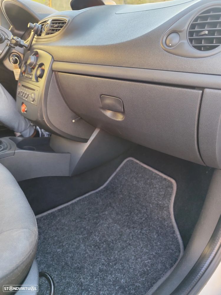 Renault Clio - 7