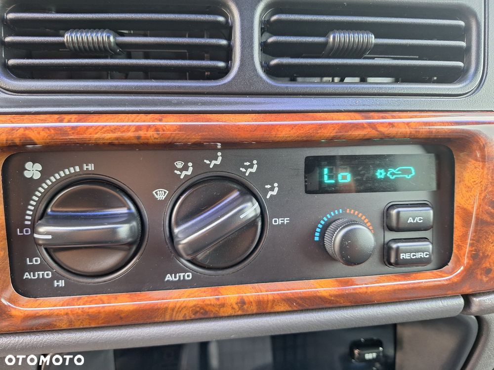 Jeep Grand Cherokee - 22