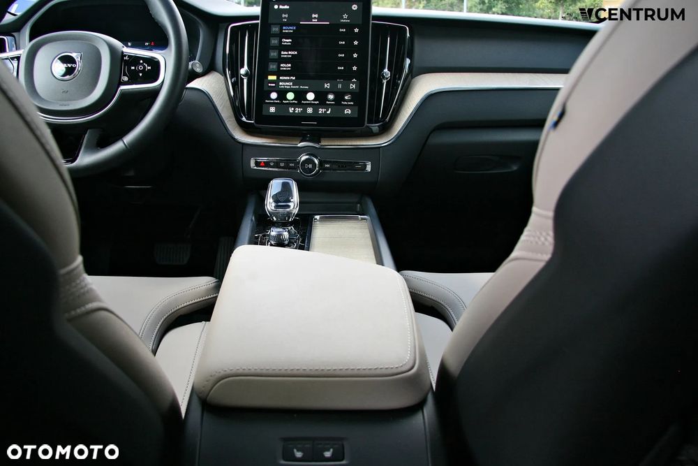 Volvo XC 60 B5 B AWD Plus Dark - 16
