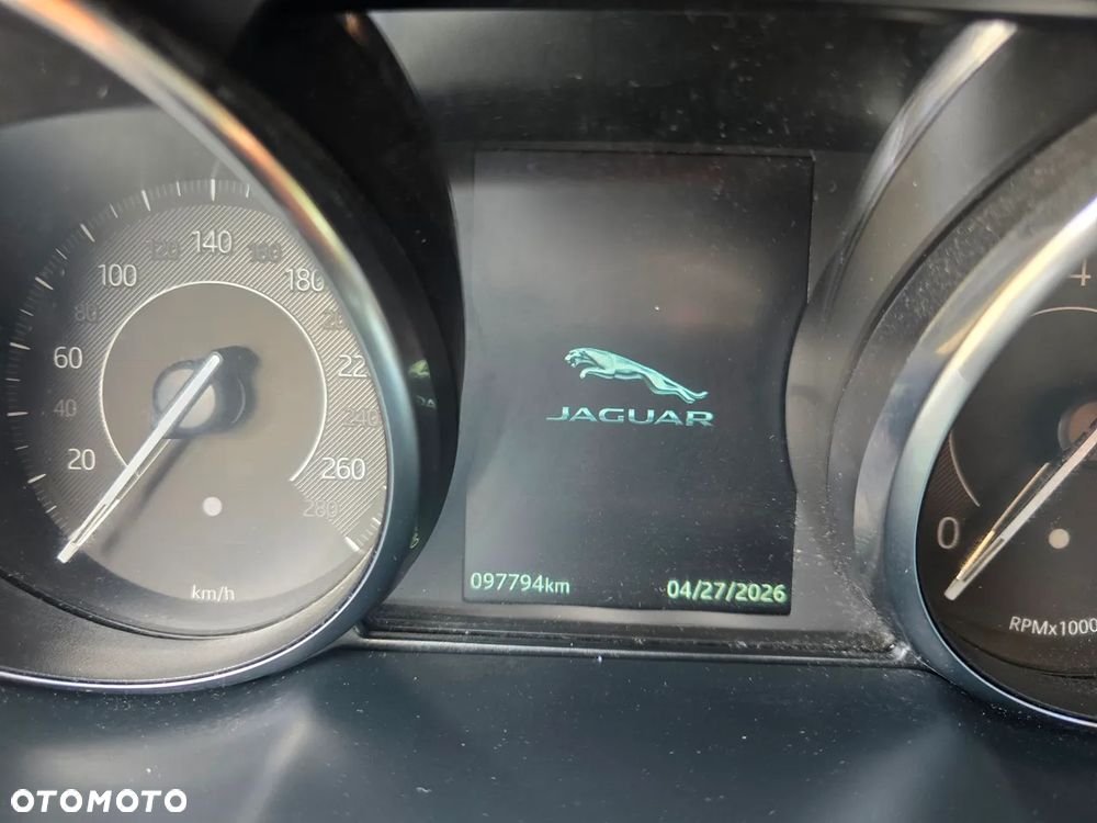 Jaguar E-Pace P200 AWD R-Dynamic - 32