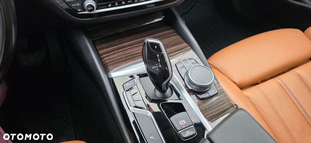 BMW Seria 5 530d xDrive - 23
