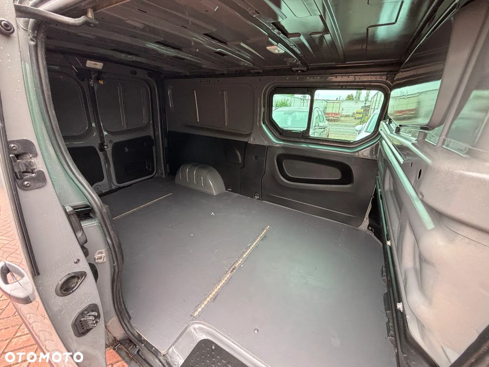 Nissan NV300 - 21