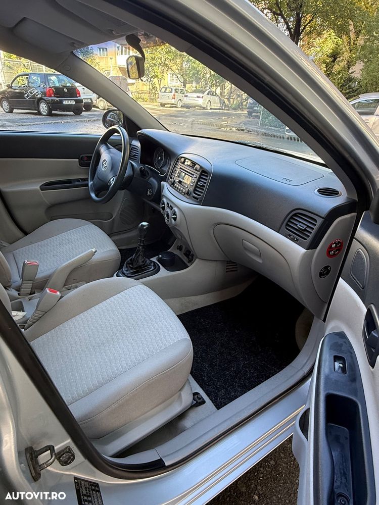 Hyundai Accent - 13